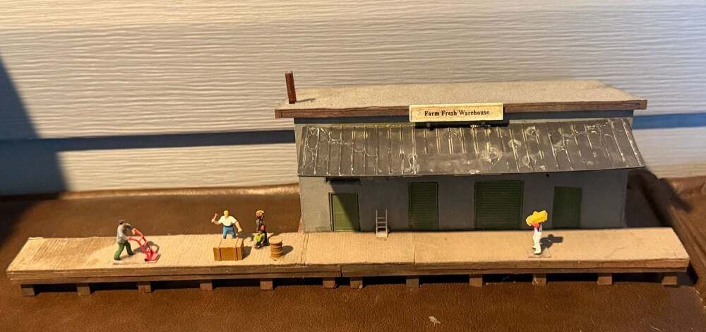 Vintage HO Scale T.C. Thomas & Co. Freight Warehouse Building Kit with Figures